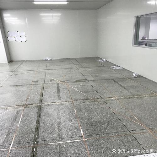 其中防静电pvc地板,已经成为众多企业和消费者的选择,因其具有防水